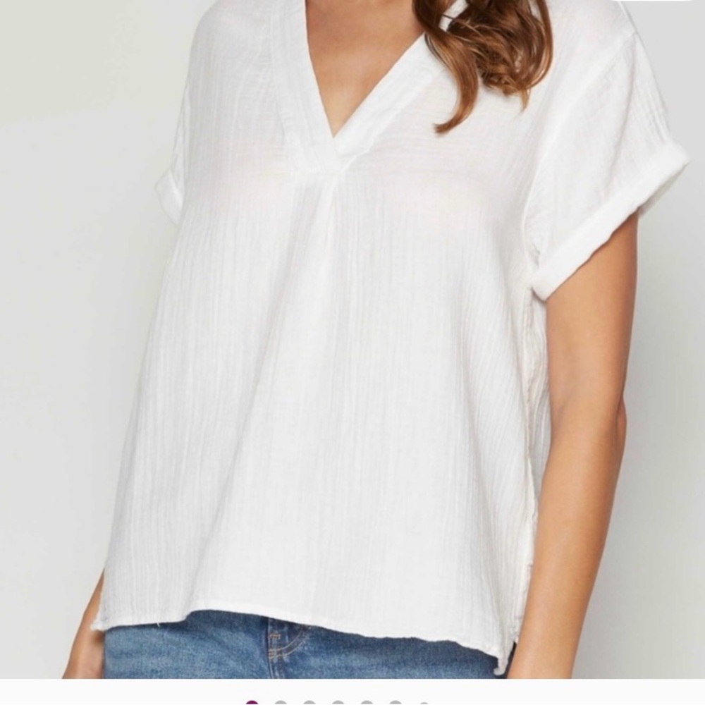 Gap Crinkle Gauze White V-Neck Top: size L